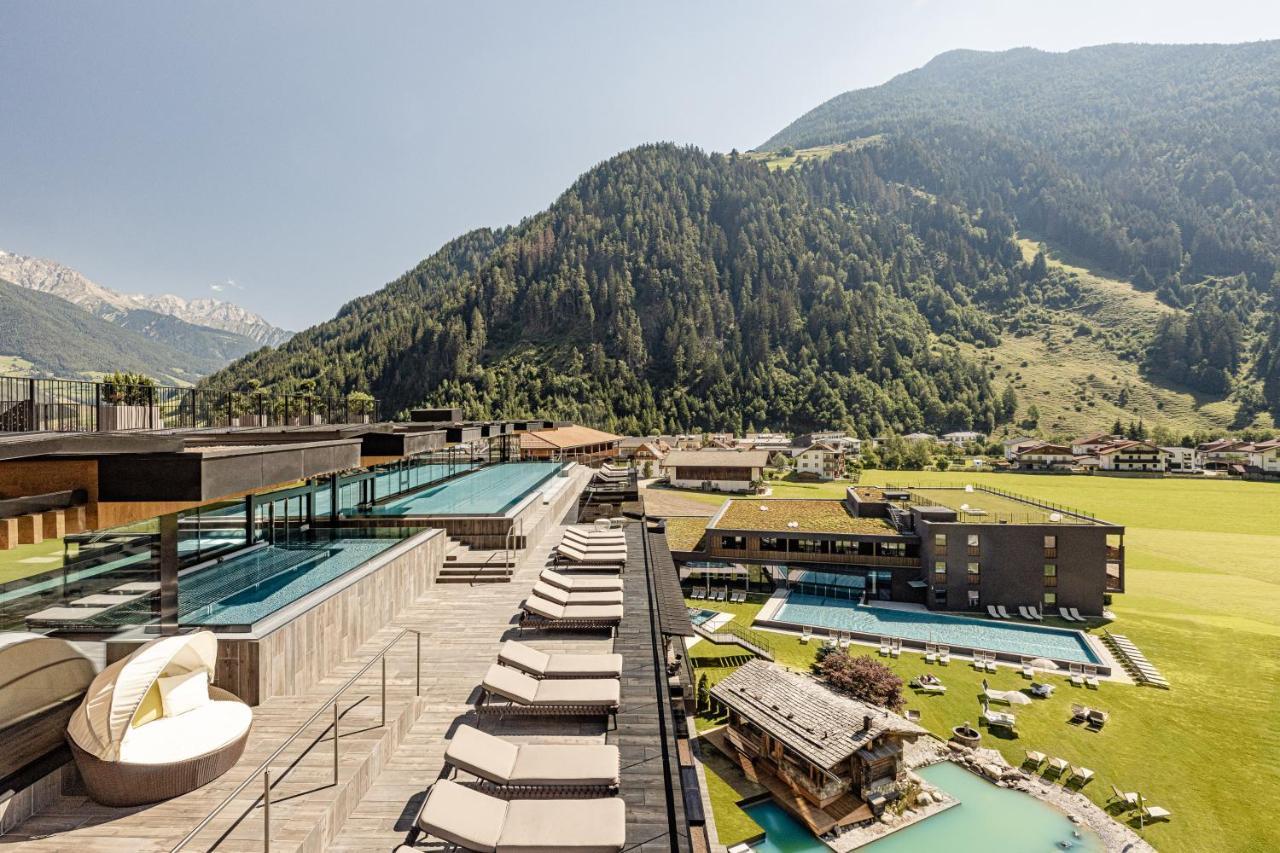 Alpine Luxury Spa Resort Schwarzenstein Lutago Exterior foto