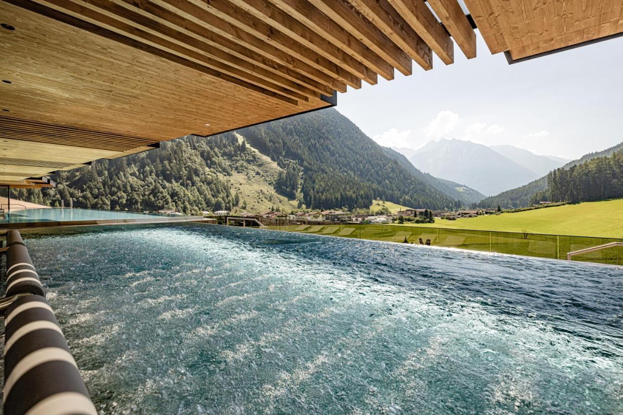 Alpine Luxury Spa Resort Schwarzenstein Lutago Exterior foto
