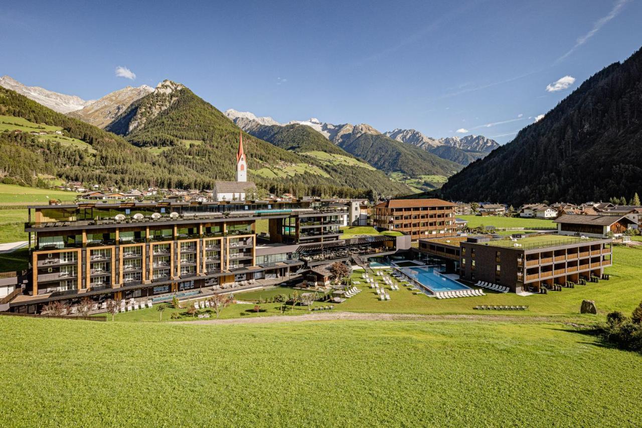 Alpine Luxury Spa Resort Schwarzenstein Lutago Exterior foto